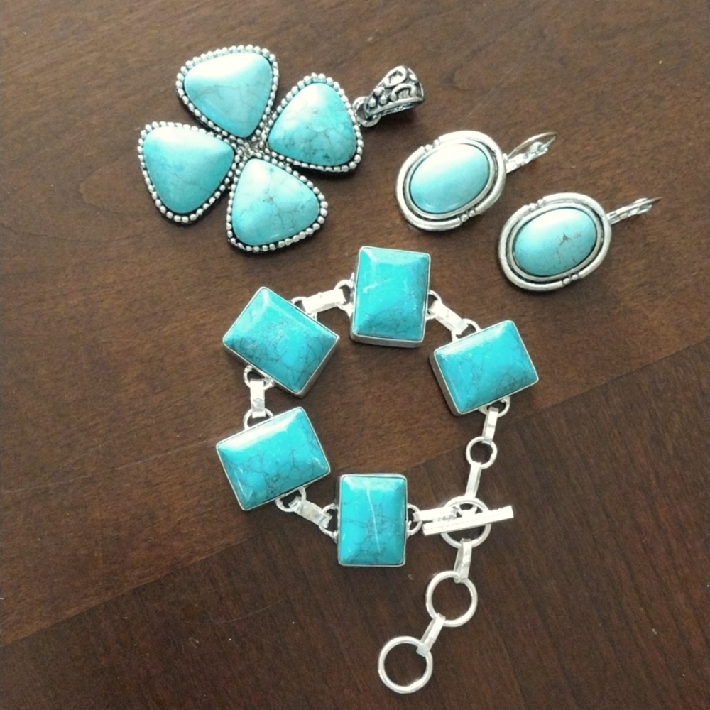 Turquoise and silver jewelry set Pendant, bracelet, earrings